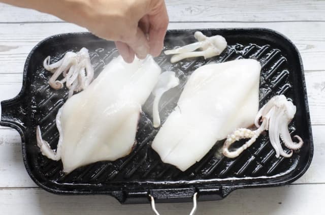 Cómo preparar calamares a la brasa perfectos en pocos minutos Cómo preparar calamares a la brasa perfectos en pocos minutos