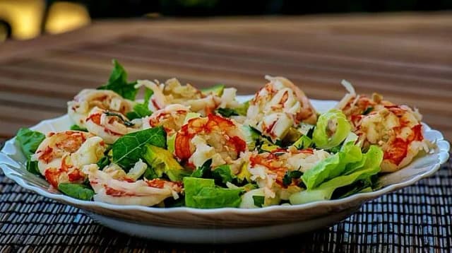 Ensalada con gambas: receta fácil y saludable que sorprenderá Ensalada con gambas: receta fácil y saludable que sorprenderá