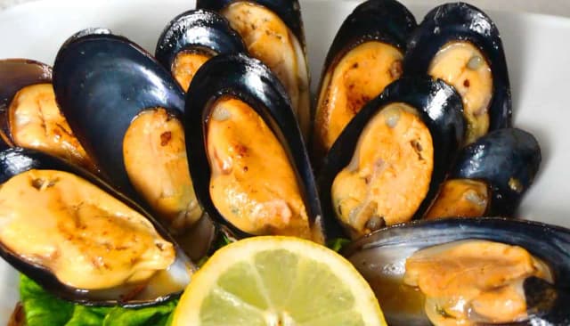 Mejillones al vapor con limón: la receta que no puedes dejar pasar Mejillones al vapor con limón: la receta que no puedes dejar pasar