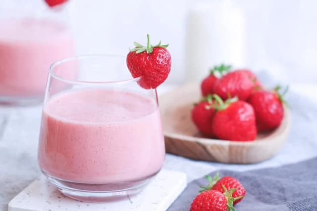 Batido de fresa y leche fácil y delicioso que no puedes perderte Batido de fresa y leche fácil y delicioso que no puedes perderte