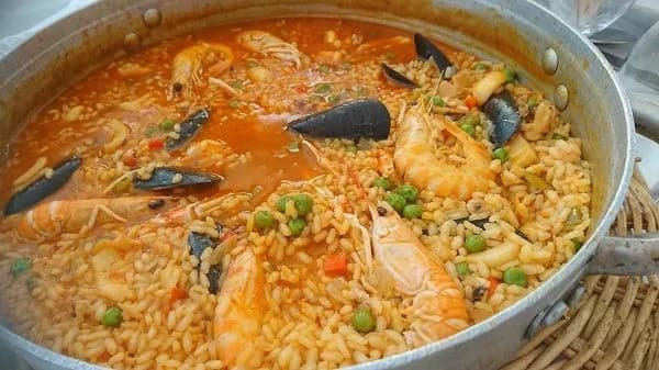 Deliciosa receta de arroz con mariscos y pollo que no puedes perderte Deliciosa receta de arroz con mariscos y pollo que no puedes perderte