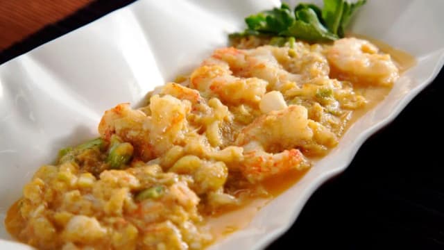 Revuelto de ajos tiernos y gambas: receta fácil y deliciosa para disfrutar Revuelto de ajos tiernos y gambas: receta fácil y deliciosa para disfrutar