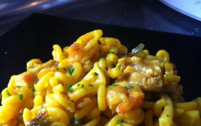 Deliciosa fideuá de pollo y marisco: recetas que no puedes perderte Deliciosa fideuá de pollo y marisco: recetas que no puedes perderte